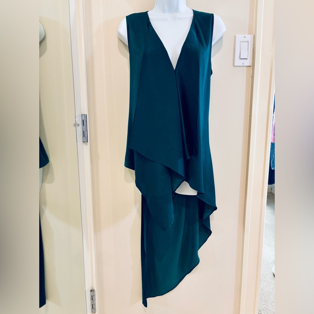 BCBGMaxAzria Green Sleeveless Asymmetrical V-Neck Tunic (fits size 8 to 10)